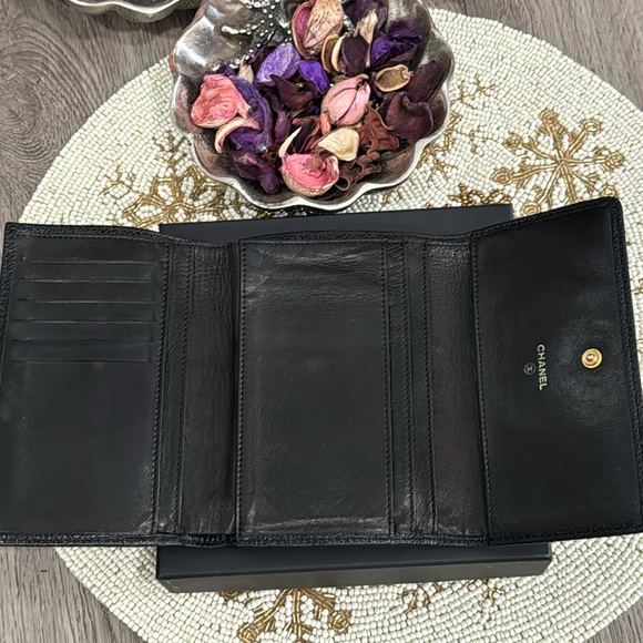 CHANEL Bifold Long Wallet In Great Condition Hard to find.. - Picture 12 of 16